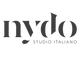 Nydo in fetter stilisierter Schrift über STUDIO ITALIANO in dünnen Großbuchstaben auf hellem Hintergrund.