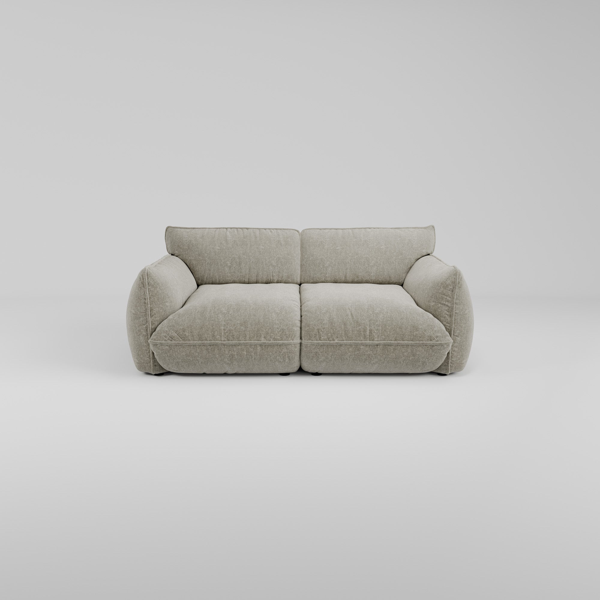 Das Morandi 2-Sitzer Sofa hat eine skulpturale Silhouette und breite Armlehnen in Hellgrau auf Weiß.