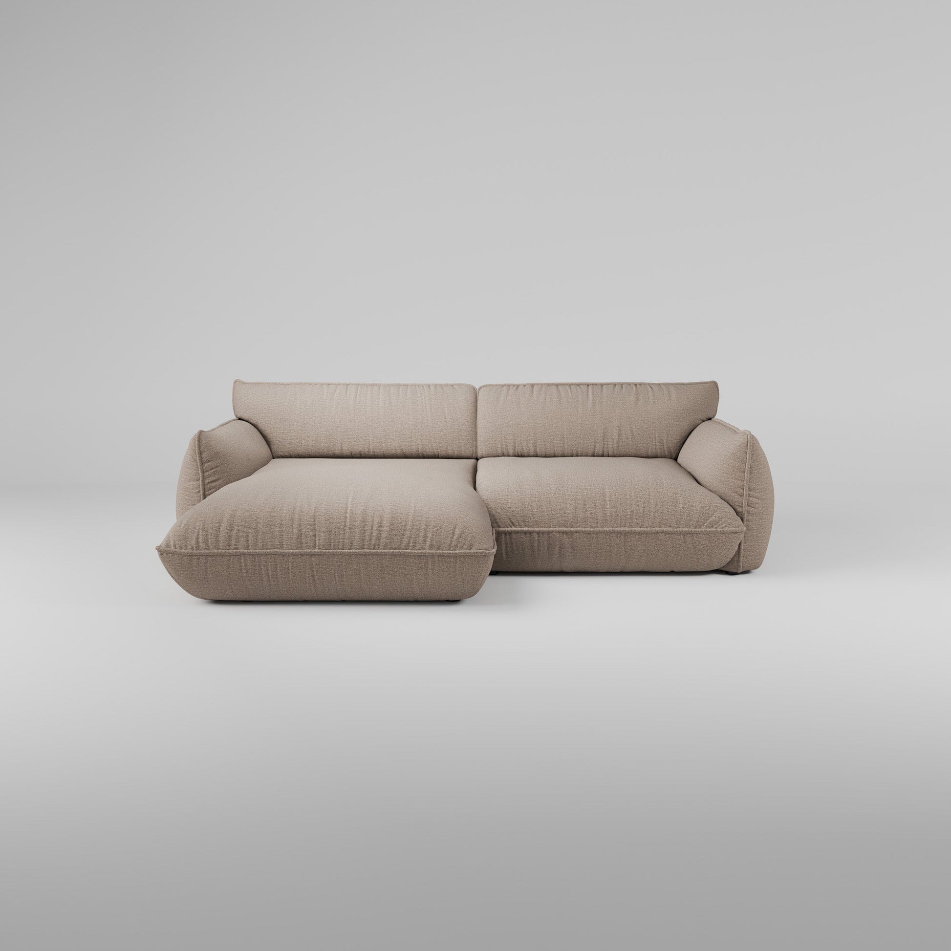 Morandi 3-Sitzer Ecksofa (Links) mit großzügiger Sitztiefe, weichen Kissen & hellgrauem Hintergrund.