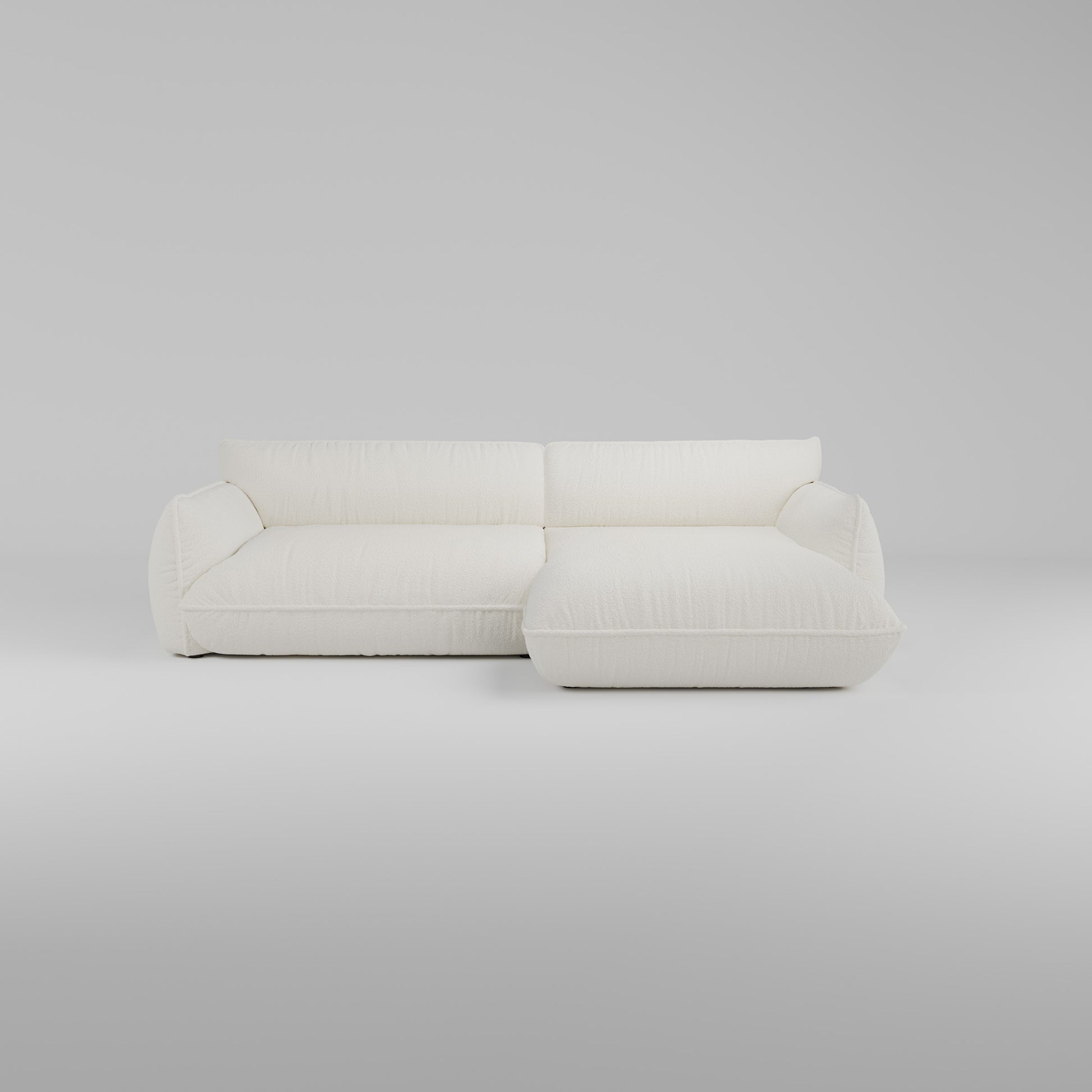 Morandi XL Ecksofa (Rechts) von Morandi mit Chaiselongue und verstellbaren Rückenlehnen, hellgrauer Hintergrund.