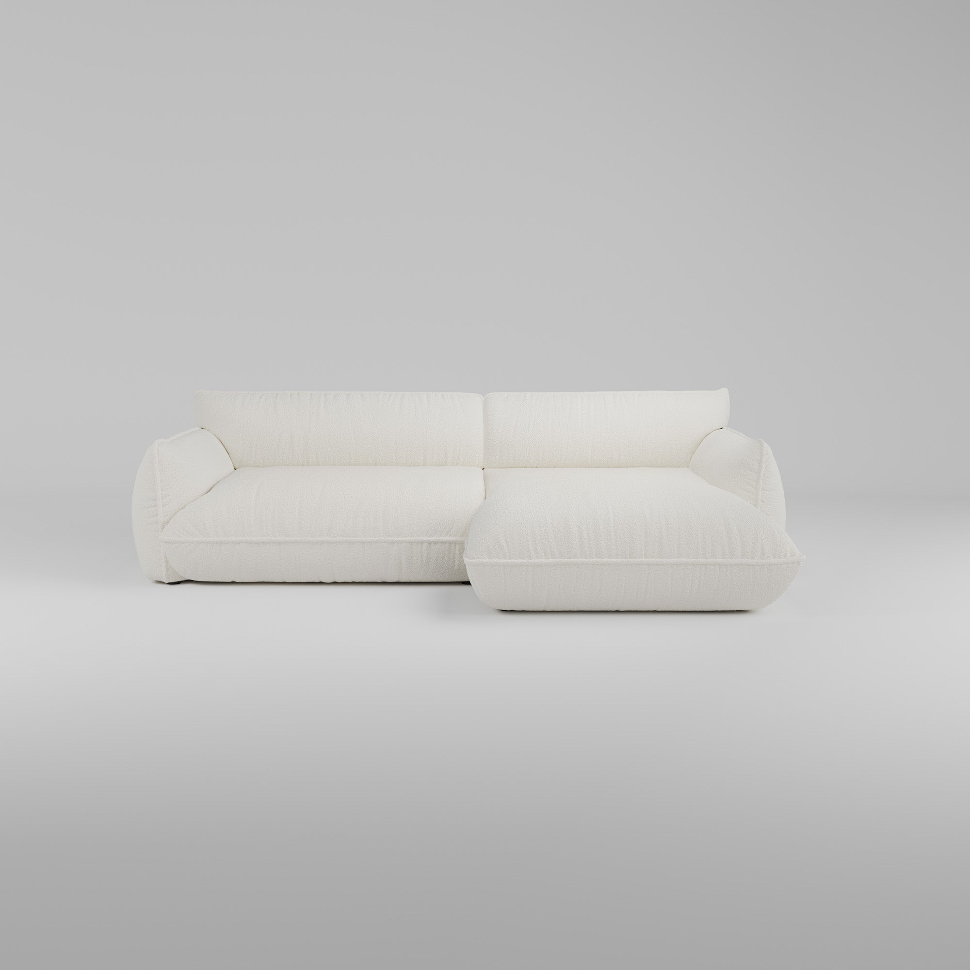Morandi XL Ecksofa (Rechts) von Morandi mit Chaiselongue und verstellbaren Rückenlehnen, hellgrauer Hintergrund.