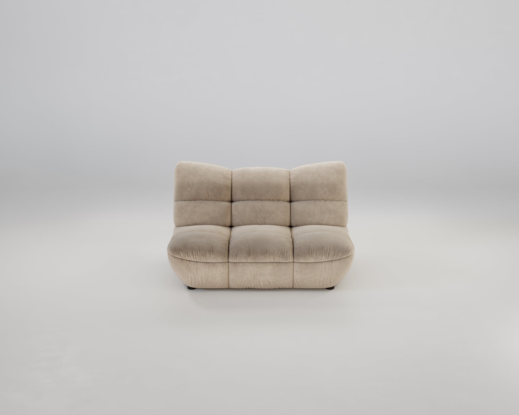 Das Pomodoro 2-Sitzer-Sofa in Beige steht in der Mitte eines schlichten weißen Studios, mit getufteter Rückenlehne.